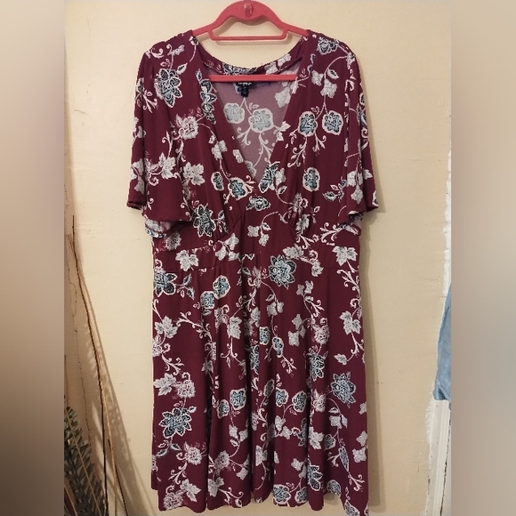 Torrid Wms Burguy Floral Flutter Sleeves Elastic Waist Vneck Skates Dress Sz 3 - Picture 2 of 11